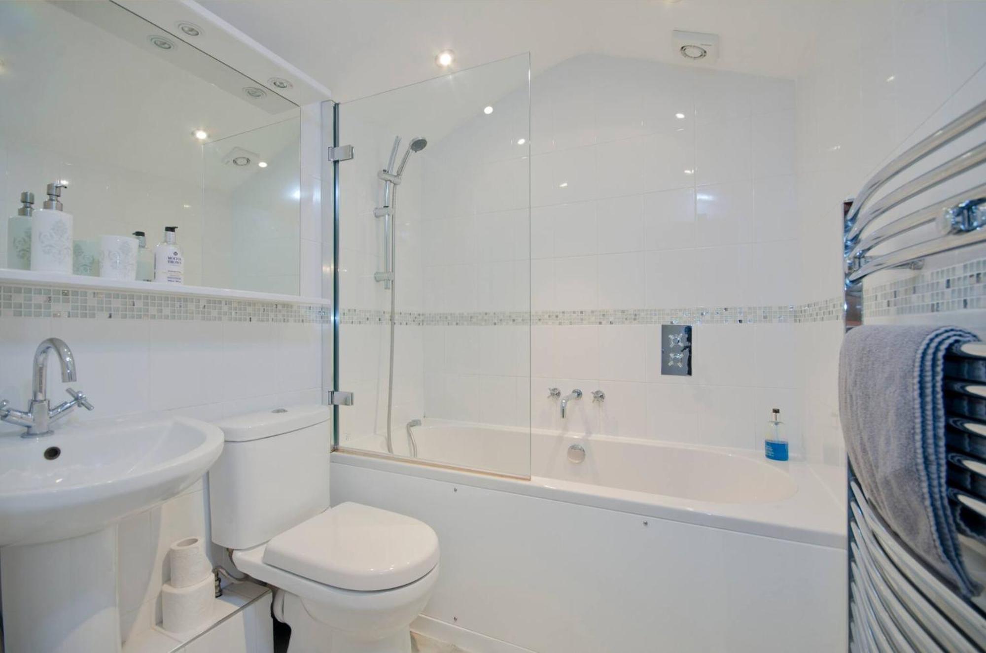 Seaview Regency Apartment With Private Parking Brighton Exterior photo
