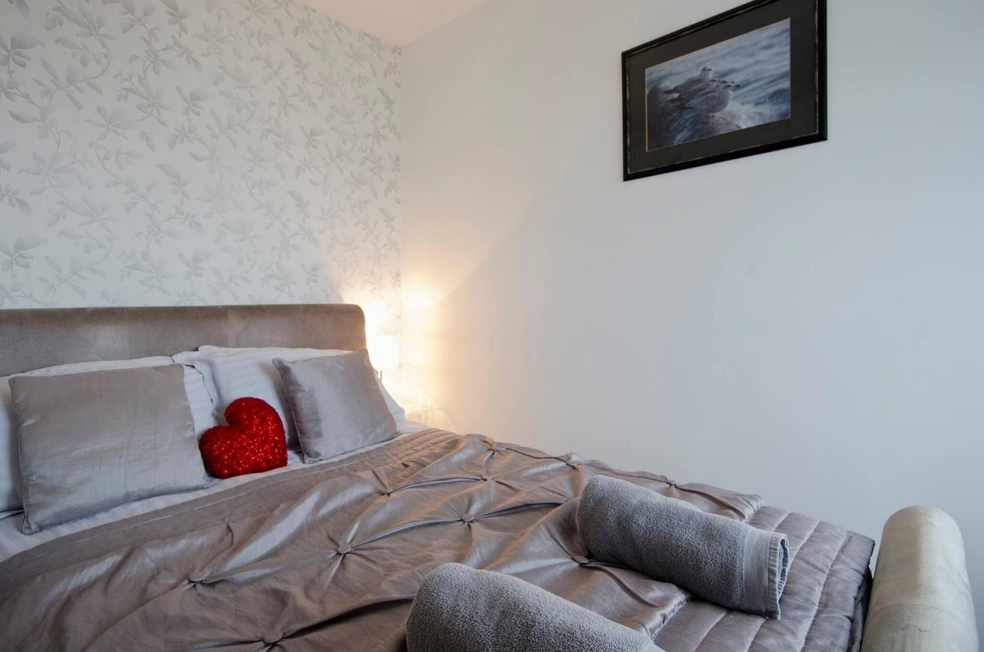Seaview Regency Apartment With Private Parking Brighton Exterior photo